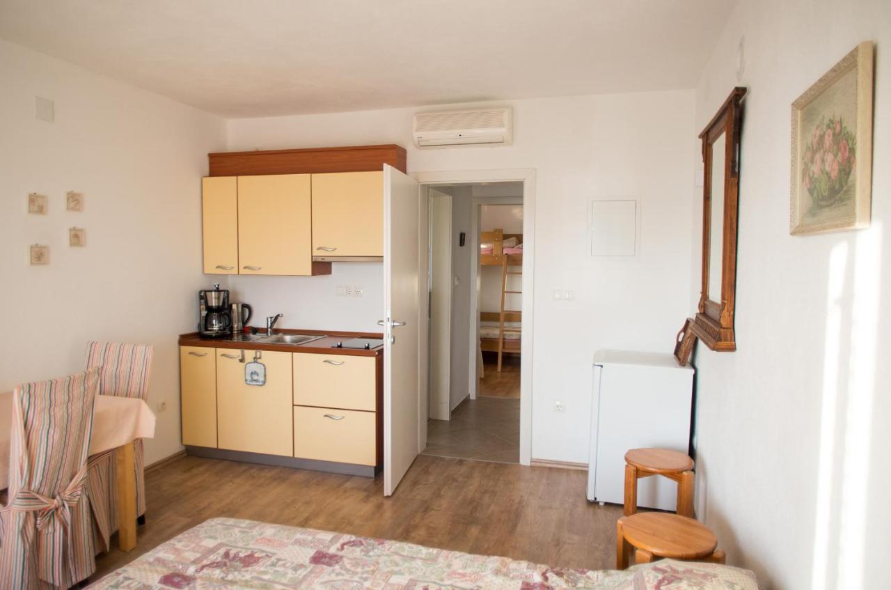 Milica Garden Apartment Prvic Sepurine Exterior photo
